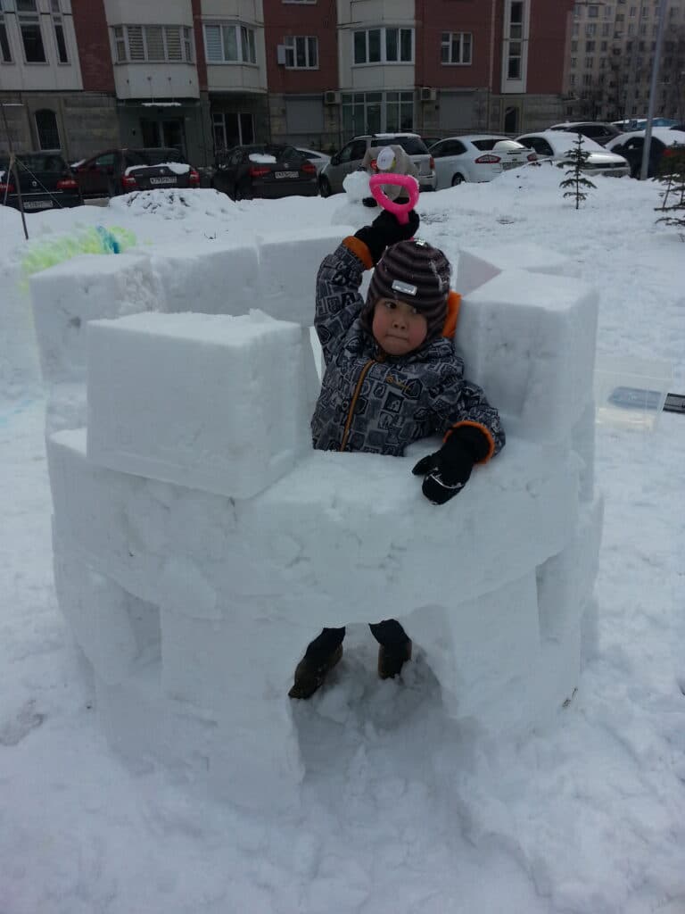 Build the Ultimate Snow Fort - Childhood By Nature